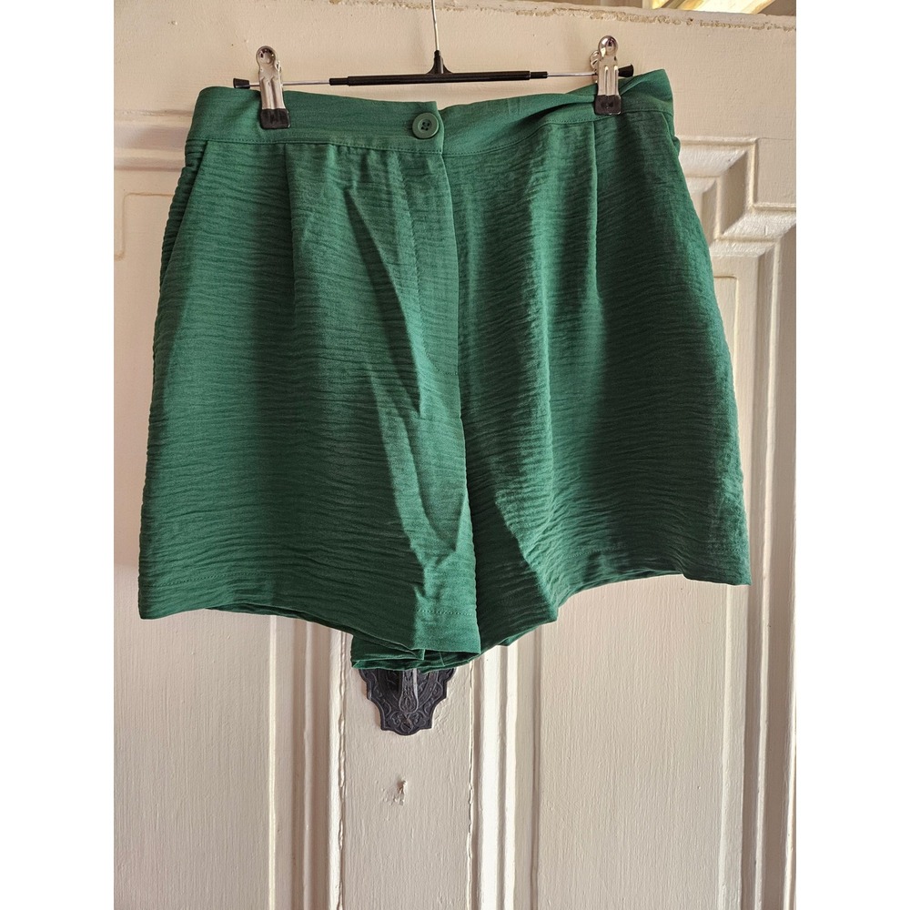 Zenana Womens Green Crinkle Textured Pleated High Waisted Shorts Large QP-7354‎